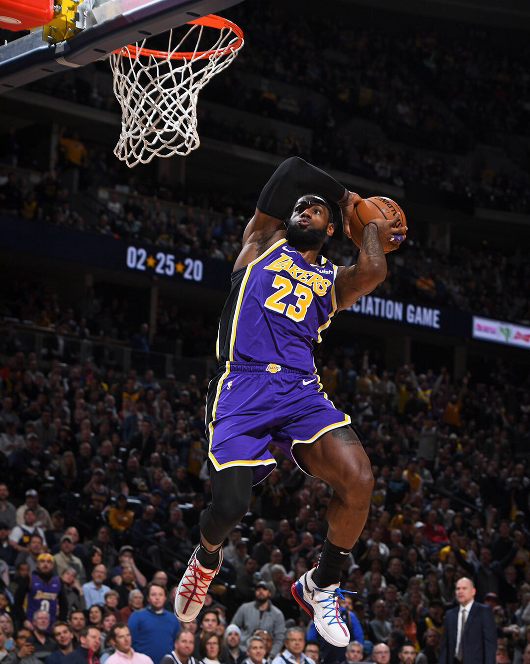 据最亮眼 据最亮眼