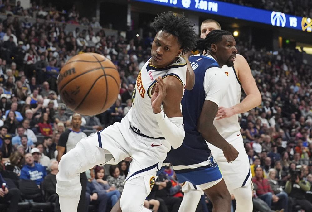 呈防守状态 呈防守状态